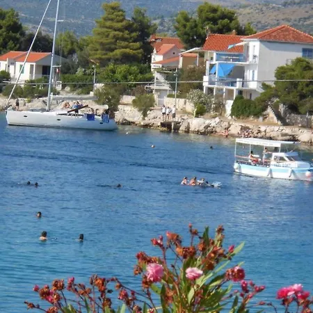 In With Sea View, Terrace, Air Conditioning, Wifi 5150-2 * Ražanj