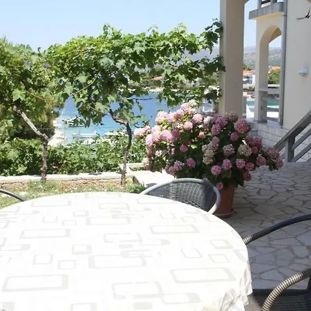 Апартаменты In With Sea View, Terrace, Air Conditioning, Wifi 5150-2 *